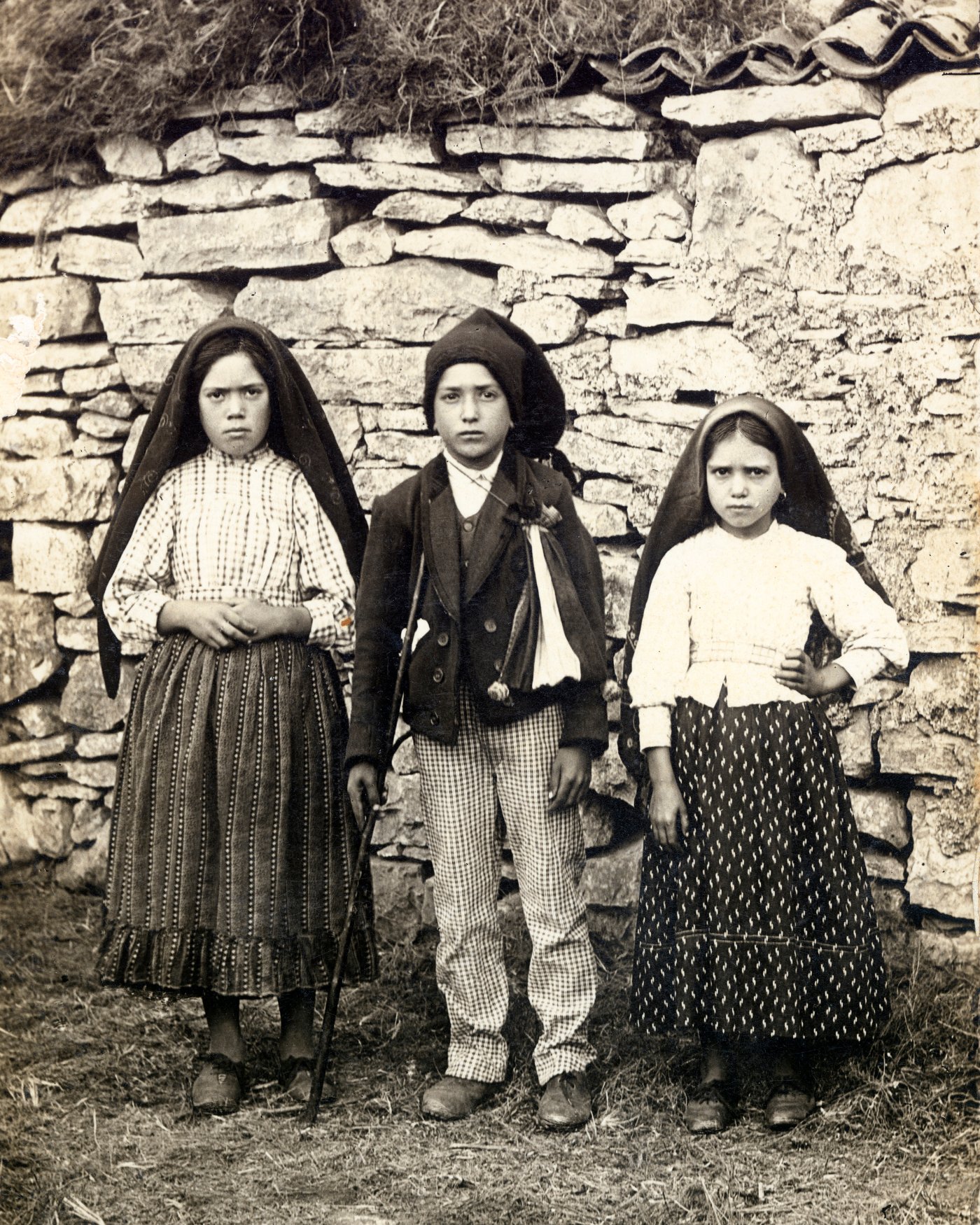 Lúcia dos Santos, Francisco Marto and Jacinta Marto photographed in 1917